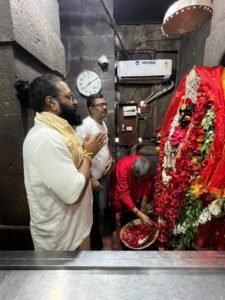 फिल्म अभिनेता ऋषभ शेट्टी पहुंचे दुनिया के सबसे पुराने मुंडेश्वरी मंदिर, कांतारा: चैप्टर 1 की सफलता के लिए कहा धन्यवाद