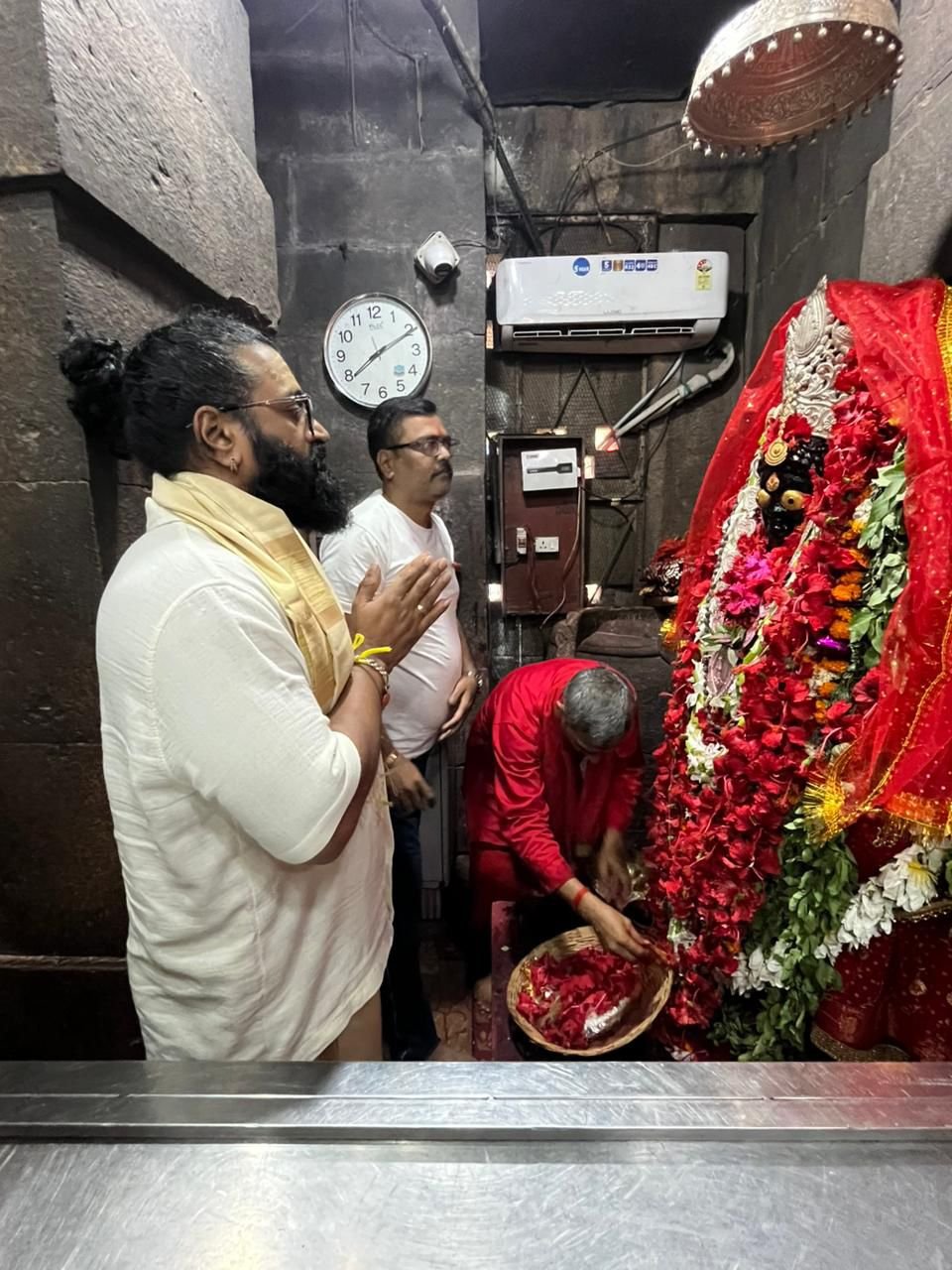 फिल्म अभिनेता ऋषभ शेट्टी पहुंचे दुनिया के सबसे पुराने मुंडेश्वरी मंदिर, कांतारा: चैप्टर 1 की सफलता के लिए कहा धन्यवाद